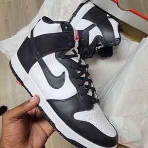 nike dunks text me for more info! need gone asap